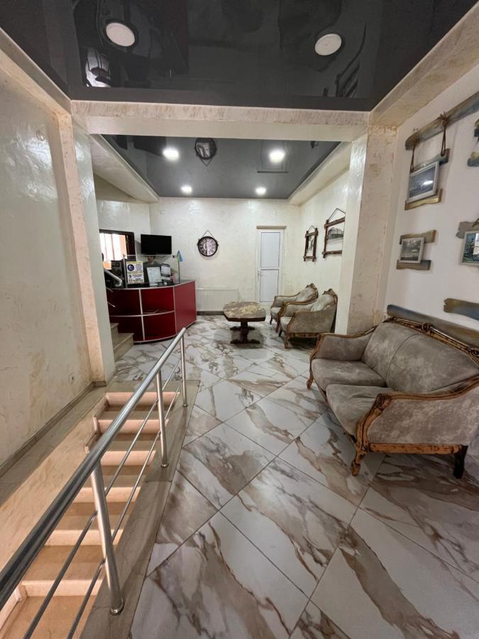 Hotel Dolphin Batumi Kültér fotó